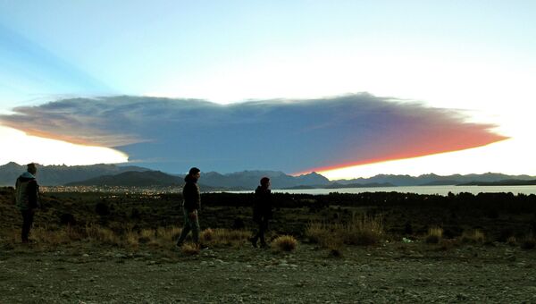 Вид на извержение вулкана Кальбуко в Чили. Архивное фото