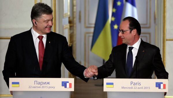 Президент Франции Франсуа Олланд и президент Украины Петр Порошенко. Архивное фото