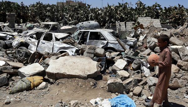 Последствия авианалетов коалиции во главе с Саудовской Аравией в Йемене. архивное фото