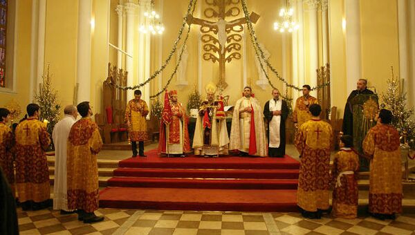 Армянское богослужение в московском католическом кафедральном соборе. Архивное фото
