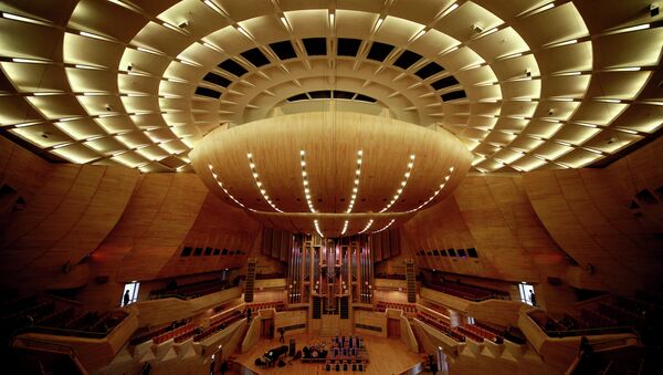 Вид на сцену Светлановского зала Московского международного Дома музыки в Москве. Архивное фото