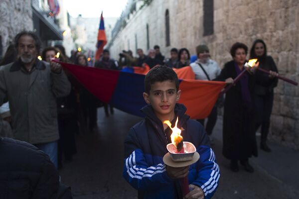 Члены армянской общины во время марша в память о жертвах геноцида армян, Иерусалим