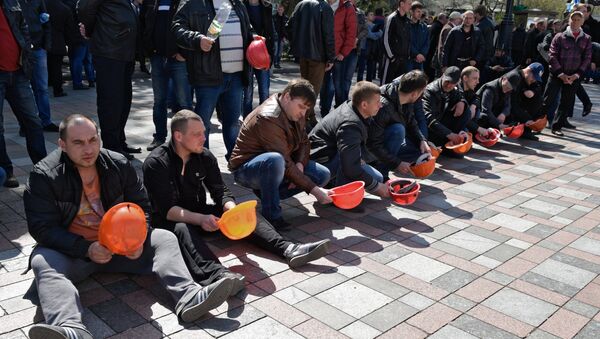 Шахтеры во время акции протеста у здания Верховной рады Украины в Киеве