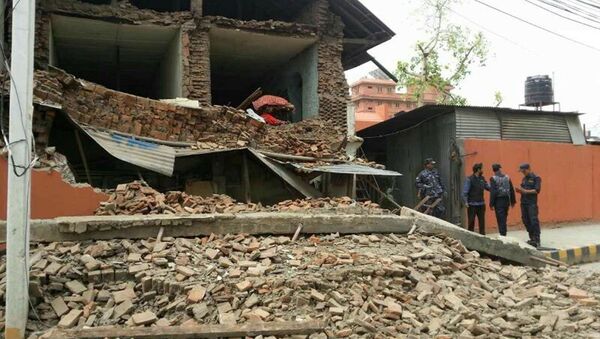 Разрушенное в результате землетрясения здание в  Непале