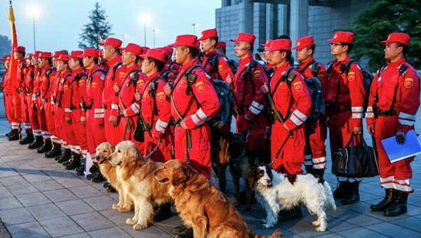 Отправка китайских поисково-спасательных отрядов в Непал. Архивное фото