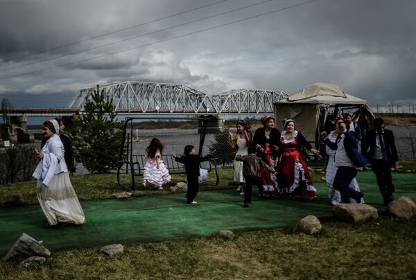 Цыганская свадьба в деревне Волхов Мост Чудовского района Новгородской области