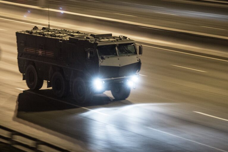 Перемещение военной техники из Алабино на Ходынское поле