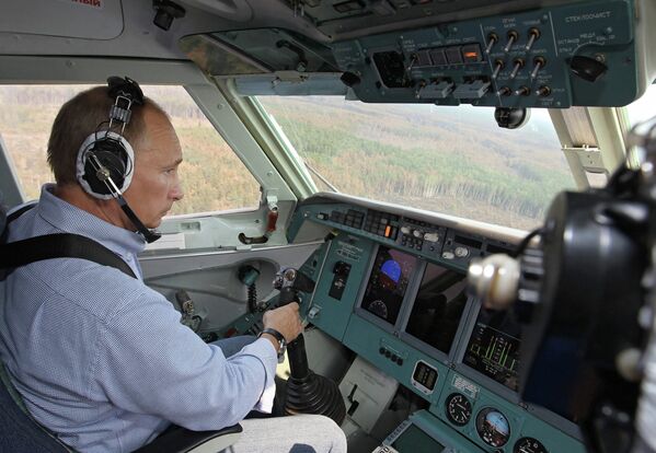 Владимир Путин во время тушения лесных пожаров в Рязанской области