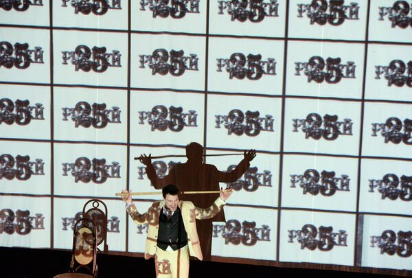 Актер Данила Козловский в роли купца Лопахина во время генеральной репетиции спектакля Вишневый сад на сцене МХТ имени А.П.Чехова в Москве