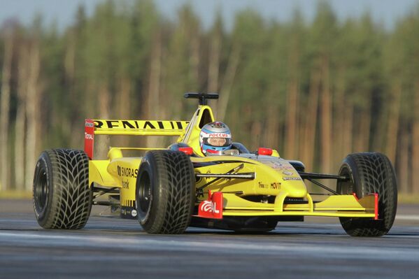 Премьер-министр РФ Владимир Путин попробовал себя в роли пилота Формулы-1