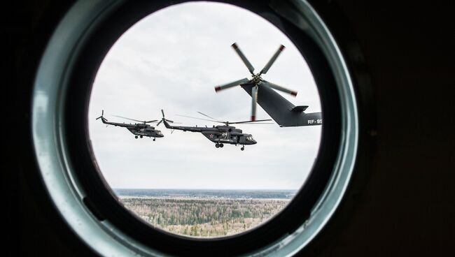 Вертолеты Ми-8 во время подготовки воздушной части военного парада в честь 70-й годовщины Победы. Архивное фото