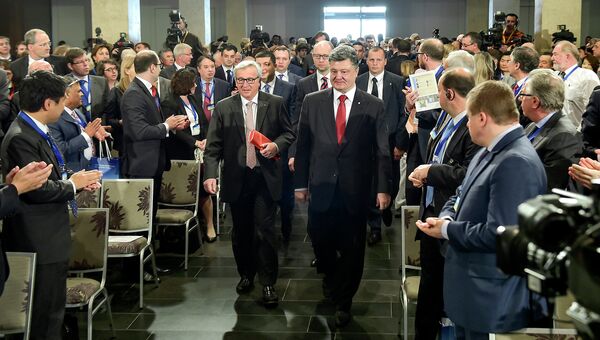 Президент Украины Петр Порошенко во время встречи с представителями ЕС в Киеве. Архивное фото