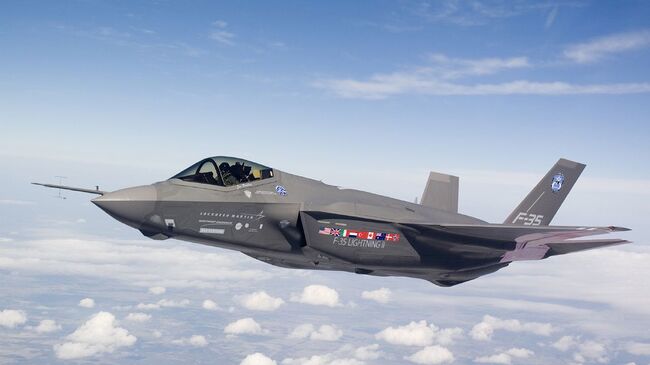 Американский истребитель Lockheed Martin F-35 Lightning II