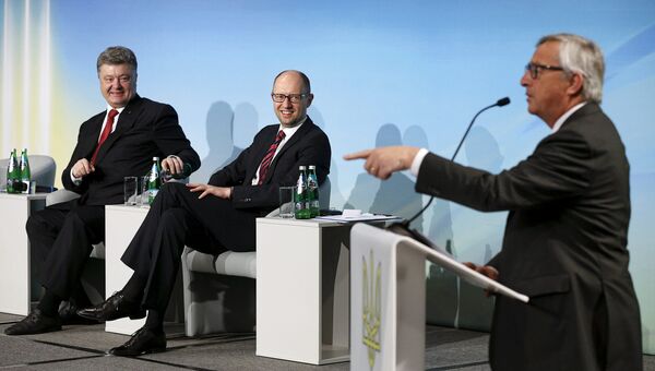 Петр Порошенко, Арсений Яценюк и Жан-Клод Юнкер на международной конференции в поддержку Украины в Киеве. Архивное фото