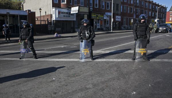 Сотрудники правоохранительных органов на одной из улиц города Балтимора. Архивное фото