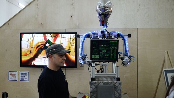Робот Патрик на выставке Робостанция на ВДНХ в Москве.