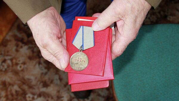 Медаль За отвагу ветерана Евгения Джулая. Архивное фото