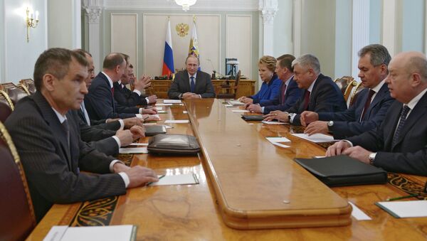 Президент России Владимир Путин проводит совещание с постоянными членами Совета Безопасности РФ. Архивное фото