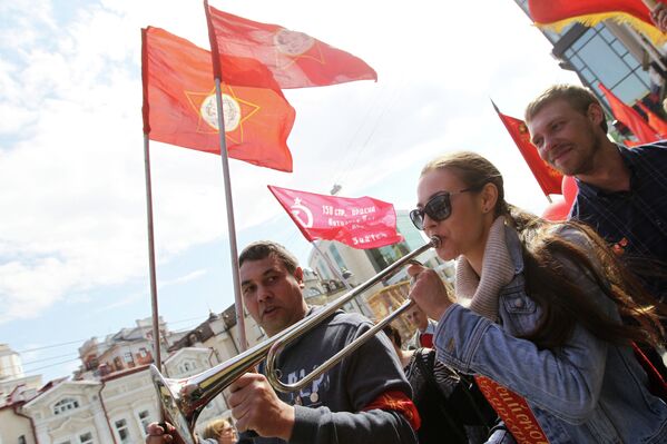 Участники первомайского шествия и митинга в Казани