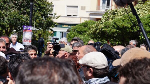 Глава Минфина Греции Варуфакис на первомайском митинге в Афинах