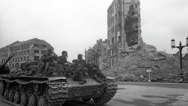 Советский танк на улице Берлина. Архивное фото