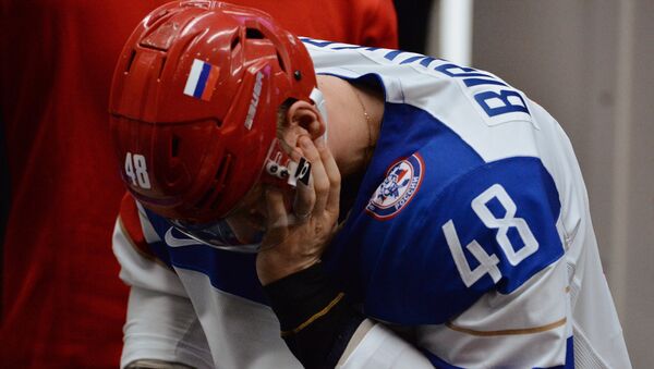 Игрок сборной России Евгений Бирюков, получивший травму в матче группового раунда чемпионата мира по хоккею 2015 между сборными командами России и Словении.