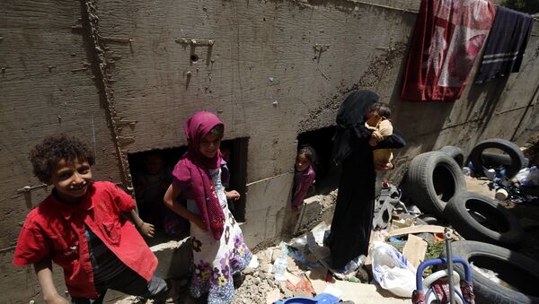 Дети в убежище после авиаударов по столице Йемена. Архивное фото