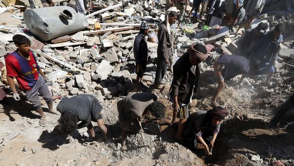 Последствия авианалета ВВС коалиции в столице Йемена Сане. Архивное фото