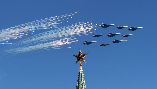 Репетиция воздушной части военного парада в Москве в ознаменование 70-летия Победы в Великой Отечественной войне 1941-1945 годов