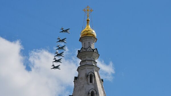 Штурмовики Су-25 над храмом