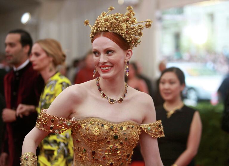 Карен Элсон на бале Института костюма Met Gala-2015 в Метрополитен-музее в Нью-Йорке