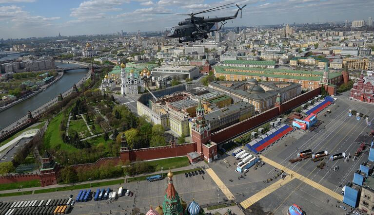 Репетиция воздушной части военного парада в Москве в ознаменование 70-летия Победы в Великой Отечественной войне 1941-1945 годов