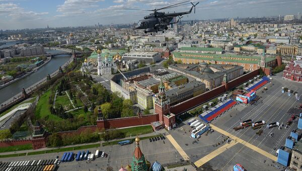Репетиция воздушной части военного парада в Москве в ознаменование 70-летия Победы в Великой Отечественной войне