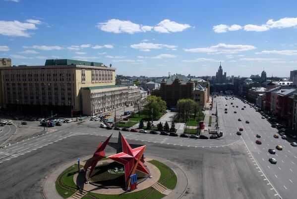 Праздничные украшения на Лубянской площади к 70-летию Победы
