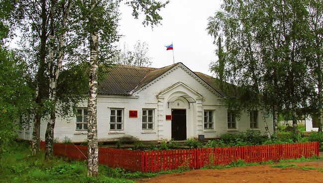 Здание администрации Важинского городского поселения. Архивное фото