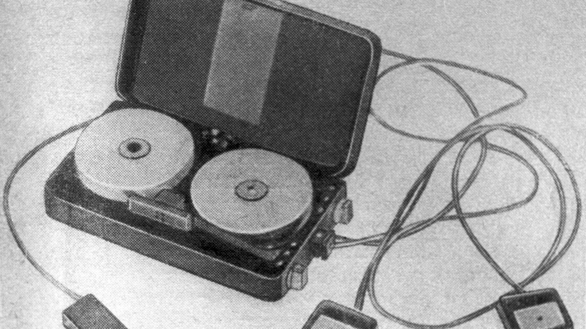 Портативный магнитофон американского шпиона Смита - РИА Новости, 1920, 03.04.2020