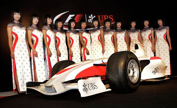Модели перед Гран-при Формулы-1 в Шанхае. 2013 год