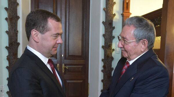 Премьер-министр РФ Д.Медведев провел встречу с главой Госсовета Кубы Р.Кастро