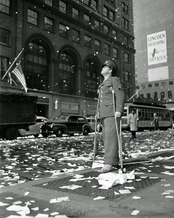 Сержант американской армии на 42-й улице недалеко от центрального вокзала в Нью-Йорке