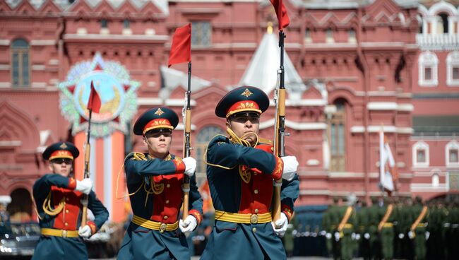 Линейные во время генеральной репетиции военного парада