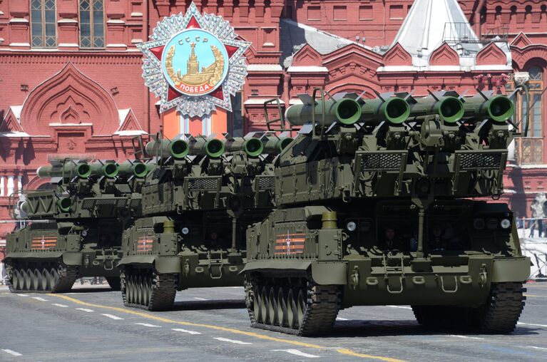 Зенитно-ракетные комплексы БУК-М2во время генеральной репетиции военного парада