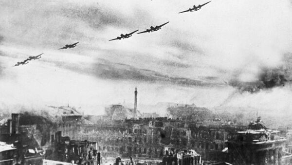 Советские бомбардировщики над Берлином