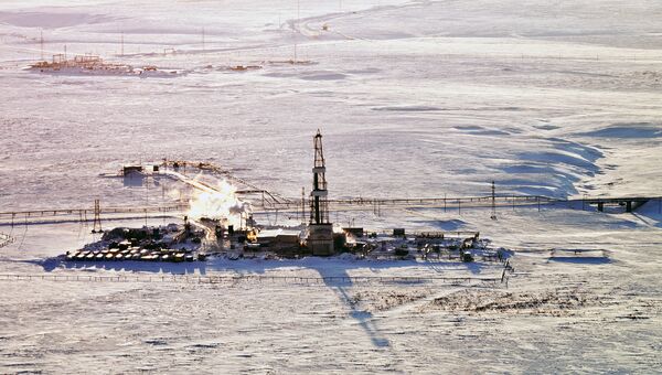 Добыча нефти на месторождении ОАО Зарубежнефть. Архивное фото