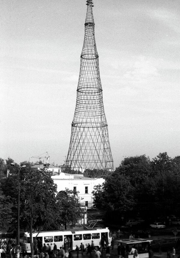 Шуховская башня на улице Шаболовка