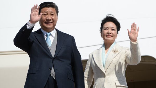Председатель Китайской Народной Республики Си Цзиньпин с супругой, прибывшие в Москву для участия в праздновании 70-летия Победы в Великой Отечественной войне