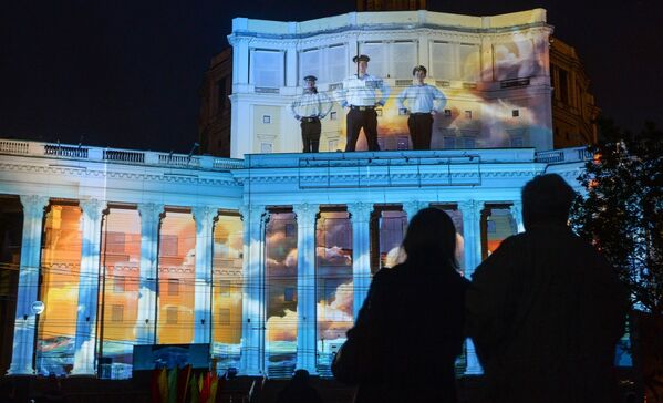 Световые проекции на фасаде театра Российской Армии, посвященные Великой Отечественной войне