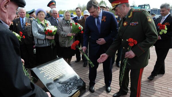 Закладка первого камня в основание монумента советским артиллеристам в Калининском районе Тверской области