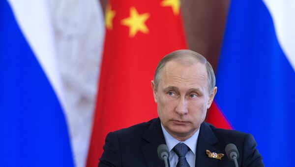 Президент Российской Федерации Владимир Путин на церемонии подписания совместных российско-китайских документов в Кремле