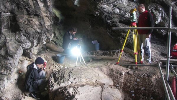 Археологи раскапывают гробницу красной дамы в пещере Эль-Мирон