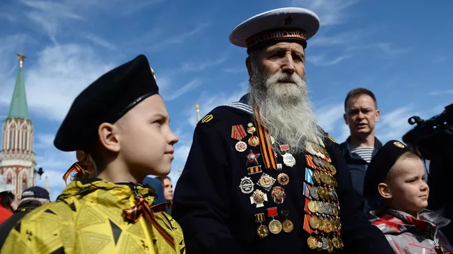 Ветеран Великой Отечественной войны перед началом военного парада в ознаменование 70-летия Победы в Великой Отечественной войне 1941-1945 годов. Архивное фото